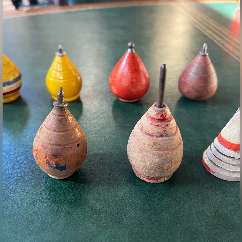 Buyer’s Choice Lot #6 of Antique Vintage Painted Wooden Spinning Tops - Picture 8 of 11